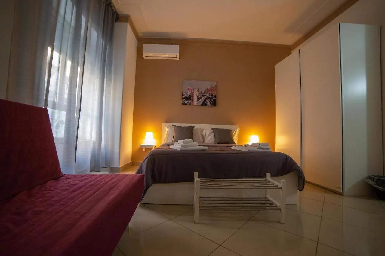 Bed and Breakfast Antichi profumi Aeroporto di Catania Fontana Rossa 0*,  Italia